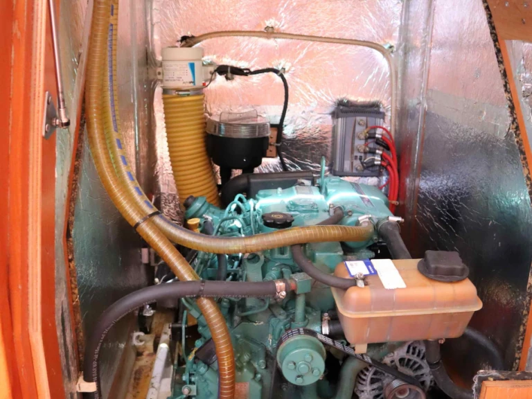 Bavaria Bavaria Cruiser 40 (3 cab.) charter bareboat or captained in  Néa Péramos