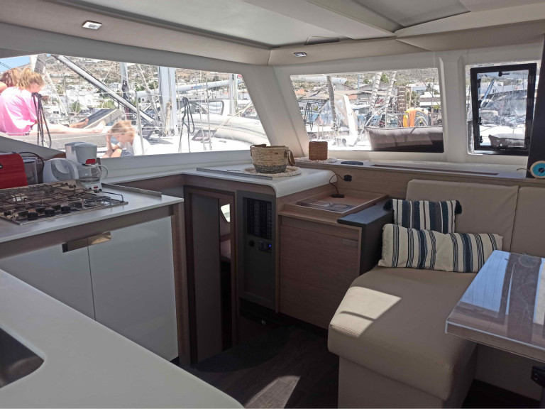 Boat rental Fountaine Pajot Isla 40 (5 cab.) in Paros (Island) on Samboat
