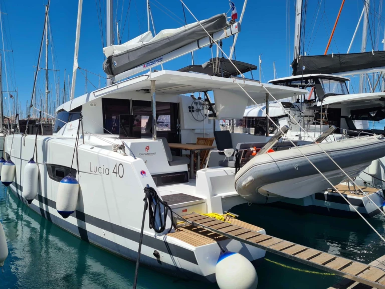 Fountaine Pajot Lucia 40 (4 cab.) in Lefkáda on SamBoat