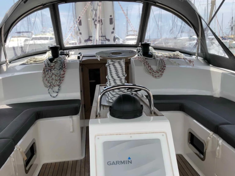 Sailboat for rent Lefkáda at the best price