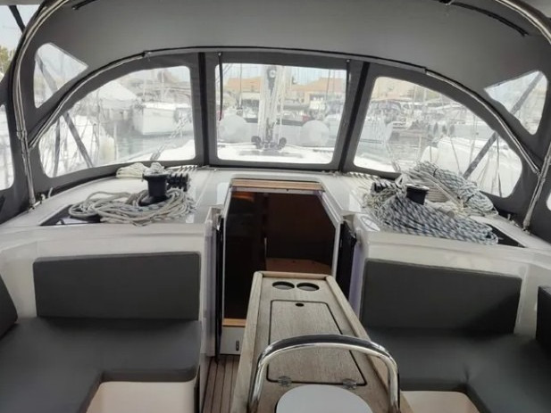 Bareboat Rental Sailboat Bavaria with a boat licence