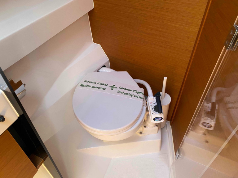 Sailboat rental with or without captain Jeanneau Lefkáda