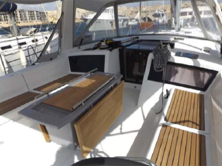 Yacht charter Kalkara cheap Oceanis 48