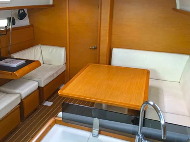Rent a Jeanneau Sun Odyssey 409 (3 cab.) Lefkáda