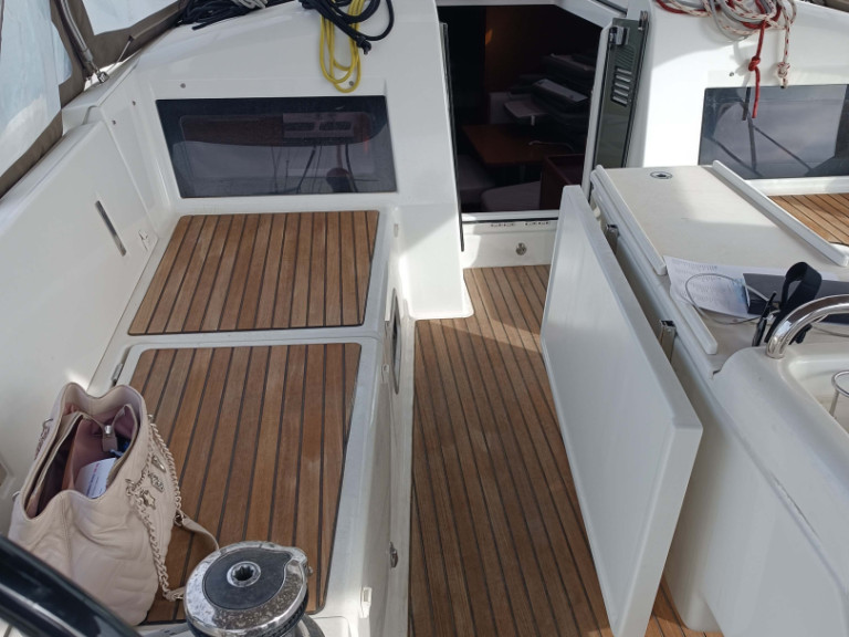 Bareboat Rental Sailboat Jeanneau with a boat licence