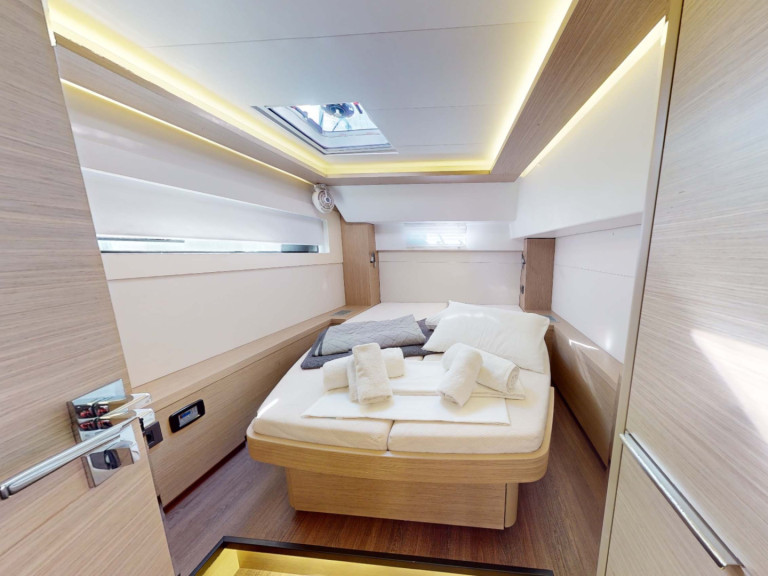 Yacht charter Alimos cheap Lagoon 46 Fly (6 cab.)