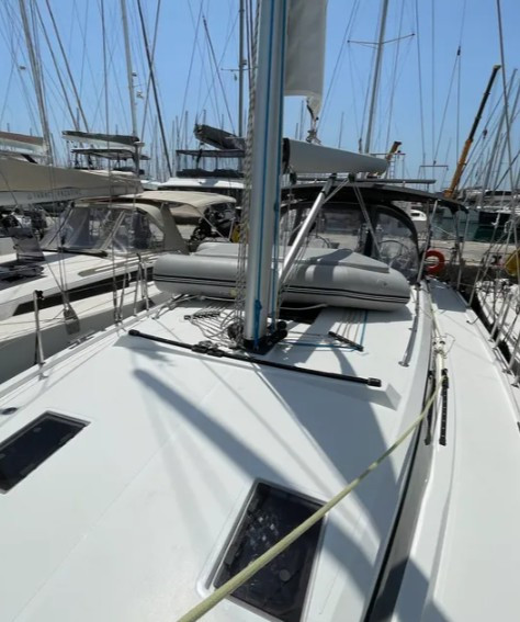 Sailboat rental in Alimos - Bavaria Bavaria C42 (3 cab.)