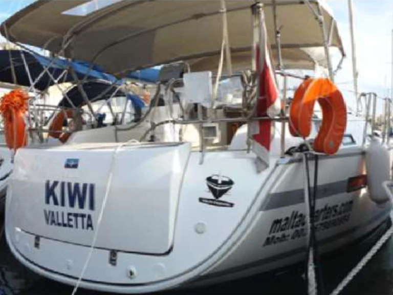 Rent a Bavaria Bavaria Cruiser 36 (3 cab.) Kalkara