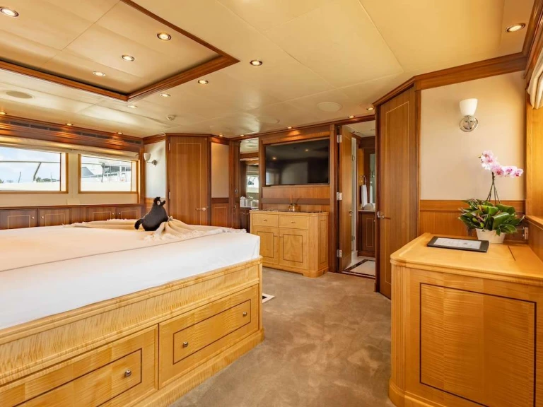 Bareboat Rental Luxury Yacht Palmer Johnson with a boat licence