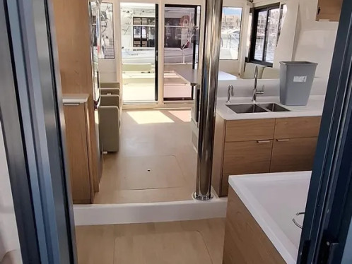 Bali Bali 4.2 (5 cab.) charter bareboat or captained in  Bormes-les-Mimosas