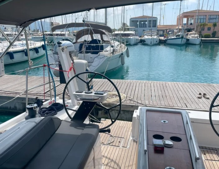 Bareboat Rental Sailboat Dufour with a boat licence