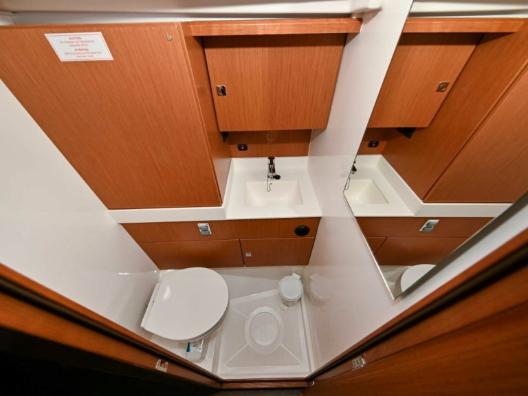 Boat rental Bavaria Bavaria C45 in Pula on Samboat