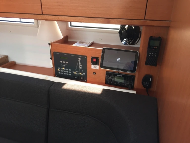 Yacht charter Skiathos cheap Cruiser 46