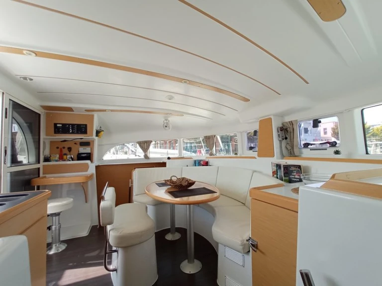 Catamaran for rent Lefkáda at the best price