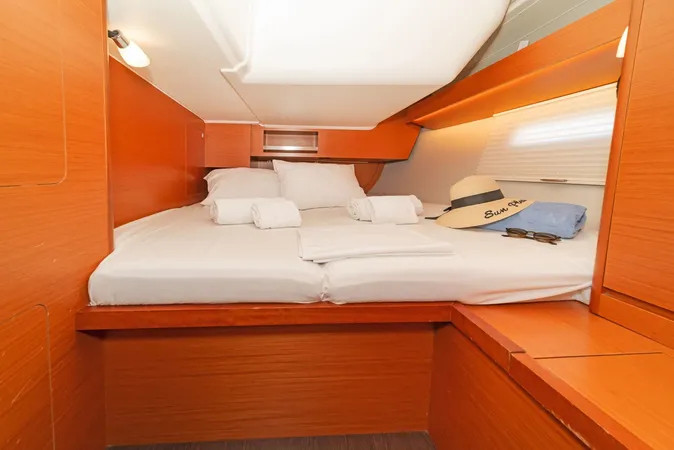 Yacht charter Ávdira cheap Dufour 430 (4 cab.)