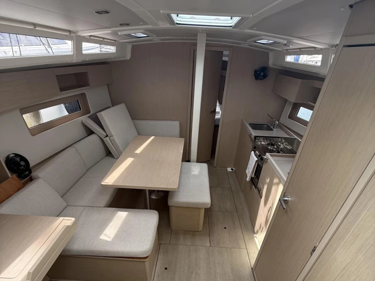 Bénéteau Oceanis 37.1 (3 cab.) charter bareboat or captained in  Lefkáda