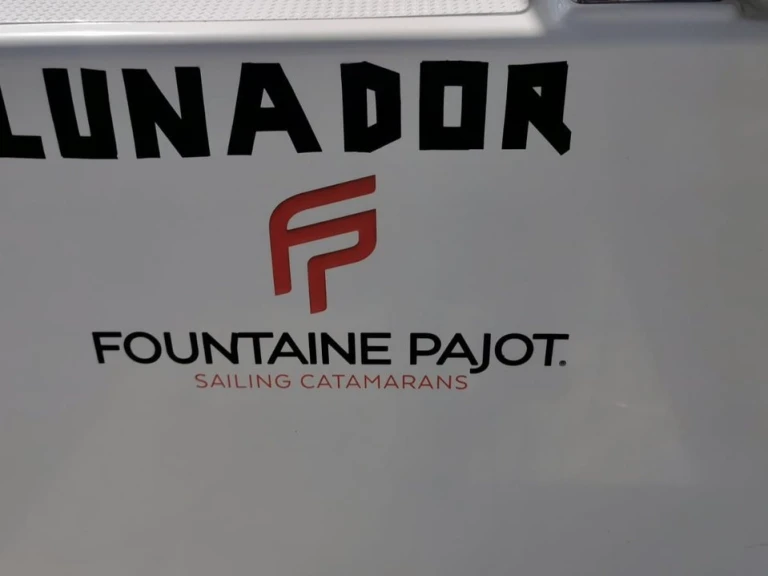 Rent a Fountaine Pajot Isla 40 (5 cab.) Propriano