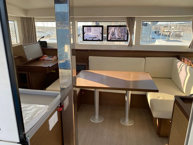 Catamaran rental in Bormes-les-Mimosas - Lagoon Lagoon 40