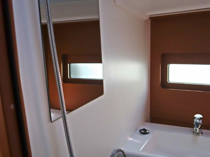 Sailboat rental with or without captain Jeanneau Néa Péramos
