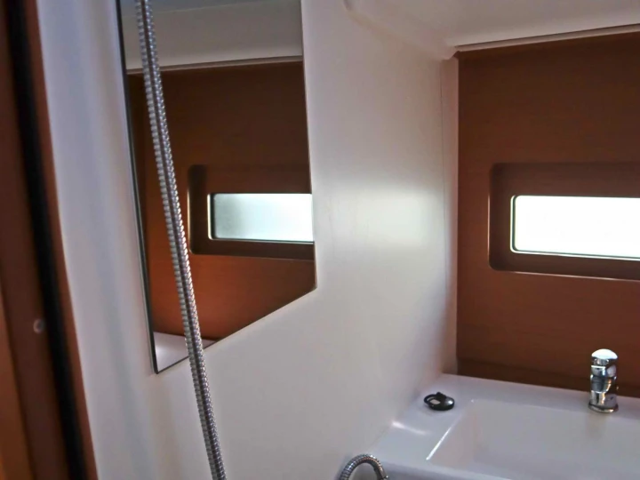 Sailboat rental with or without captain Jeanneau Néa Péramos