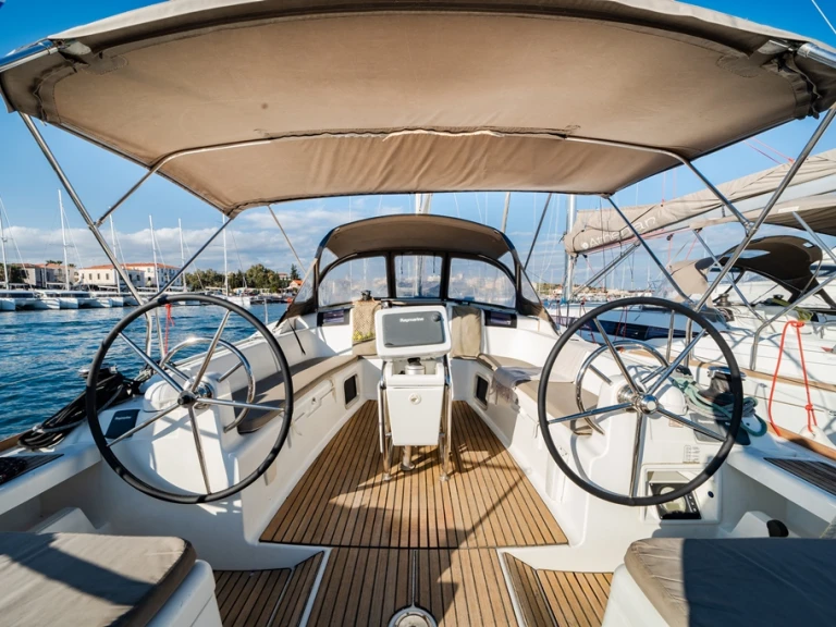Boat rental Jeanneau Sun Odyssey 439 in Lávrio on Samboat
