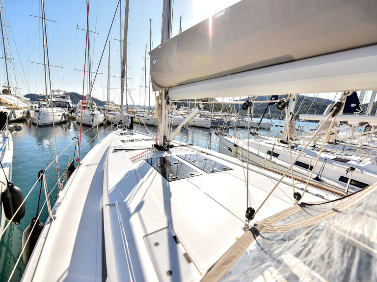 Sailboat for rent Göcek at the best price