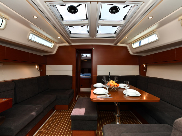 Bareboat Rental Sailboat Hanse with a boat licence