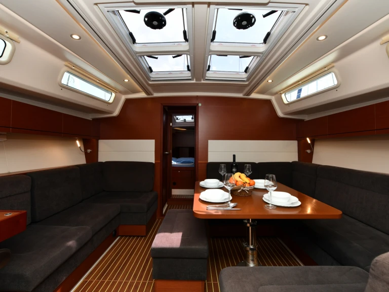 Bareboat Rental Sailboat Hanse with a boat licence