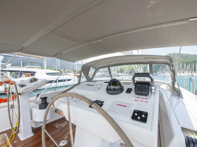 Bareboat Rental Sailboat Hanse with a boat licence