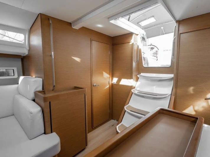 Yacht charter Néa Péramos cheap Sun Odyssey 440