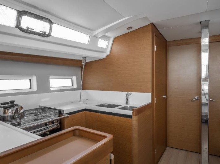Sailboat rental in Néa Péramos - Jeanneau Sun Odyssey 440