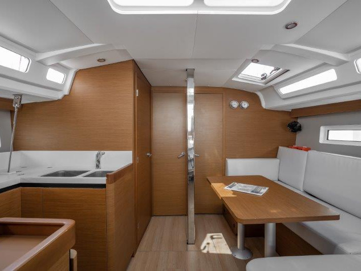 Boat rental Jeanneau Sun Odyssey 440 in Néa Péramos on Samboat