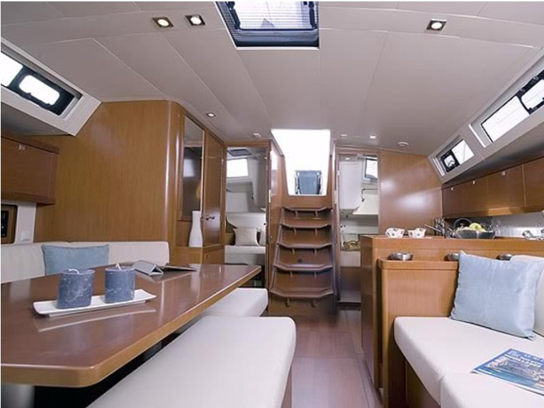 Boat rental Bénéteau Oceanis 45 in Mrčevac on Samboat