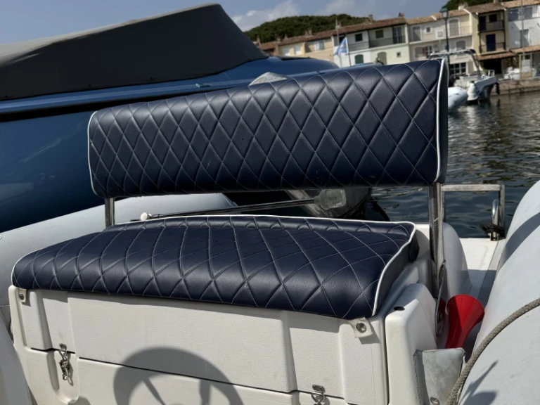 Bareboat Rental Motorboat Capelli with a boat licence