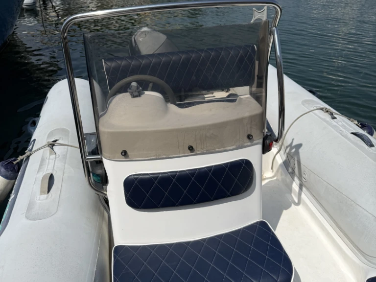 Motorboat for rent Port Grimaud at the best price