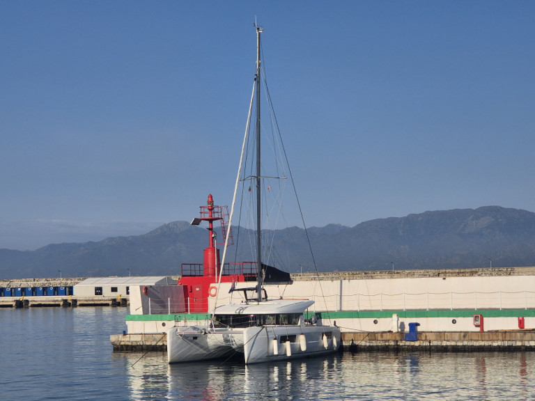 Bareboat Rental Catamaran Lagoon with a boat licence