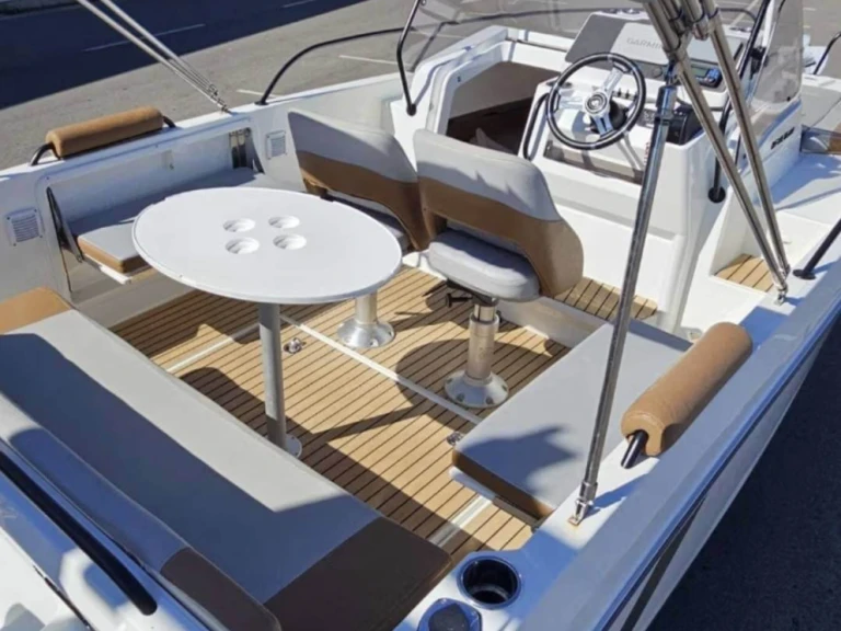 Boat rental Bénéteau Flyer 7 SUNdeck in Marina de Palamós on Samboat