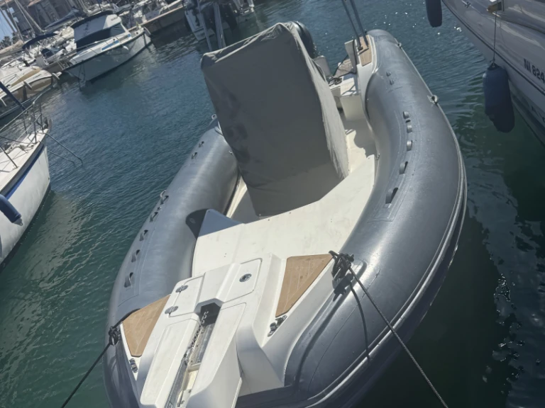 Boat rental Capelli Tempest 775 Open in Fréjus on Samboat