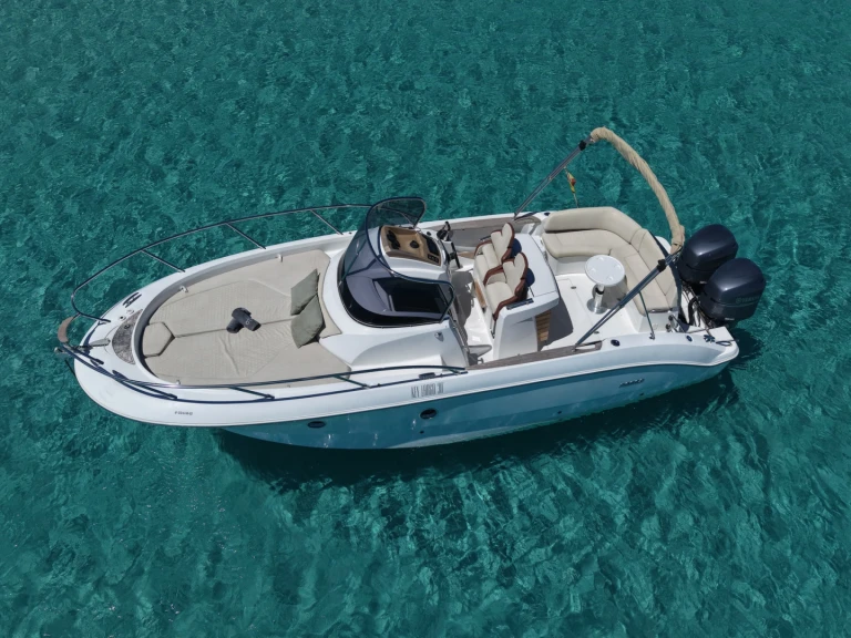 Bareboat Rental Motorboat Sessa Marine with a boat licence