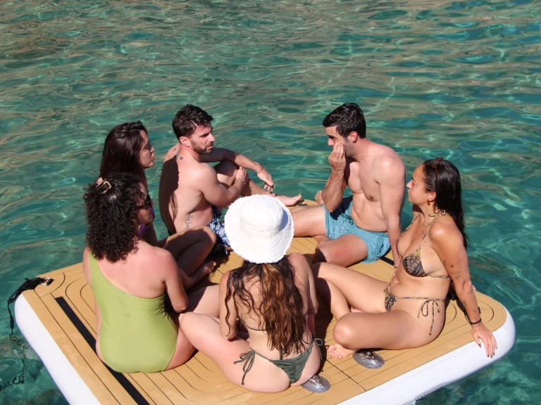 Bayliner VR6 in Santa Ponsa on SamBoat