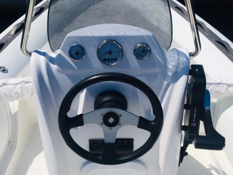 Boat rental Magnus magnus 6,20 m in Porto Rotondo on Samboat