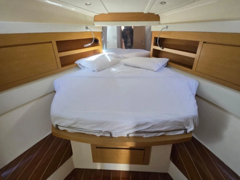 Yacht charter Capri cheap G 46
