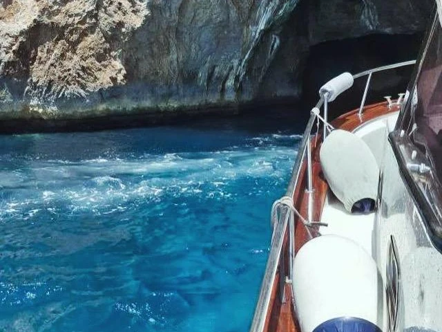 Bareboat Rental Motorboat viveur with a boat licence