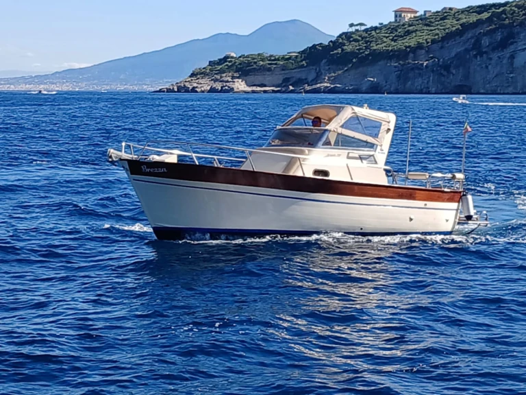 Motorboat rental in Sorrento - Tecnonautica Jeranto 750