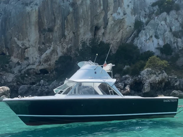 Motorboat for rent Orosei at the best price