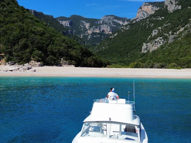 Bertram Bertram 25 charter bareboat or captained in  Orosei