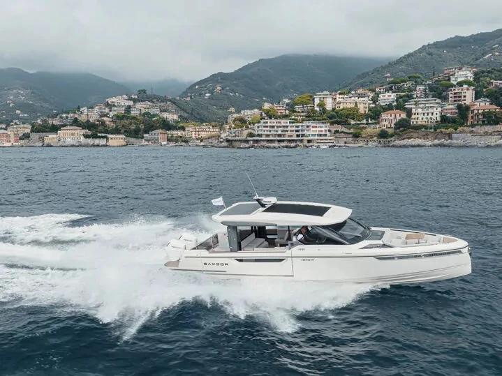 Motorboat for rent Cogolin at the best price