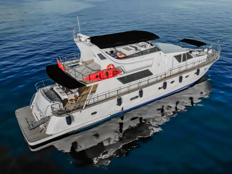 Bareboat Rental Motorboat Admiral with a boat licence