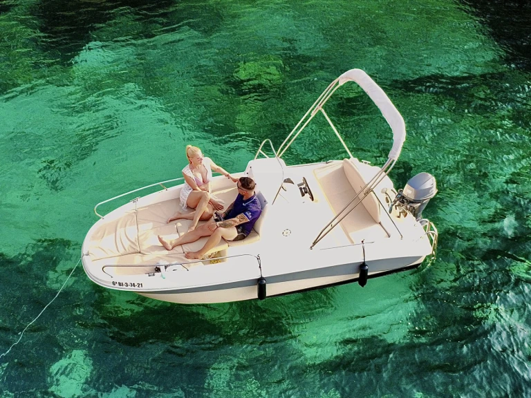 Nuva Nuva M6 Open in Sant Antoni de Portmany on SamBoat