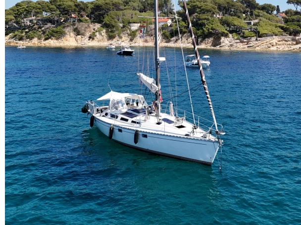 Jeanneau Sun Magic 44 in Baie de Bandol on SamBoat